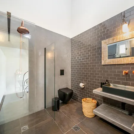 Nonna, 1800s House Renovated In 2023 *