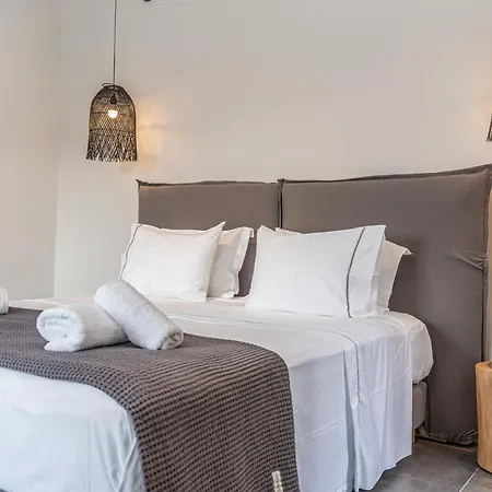 Nonna, 1800s House Renovated In 2023 *