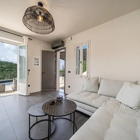 Nonna, 1800s House Renovated In 2023